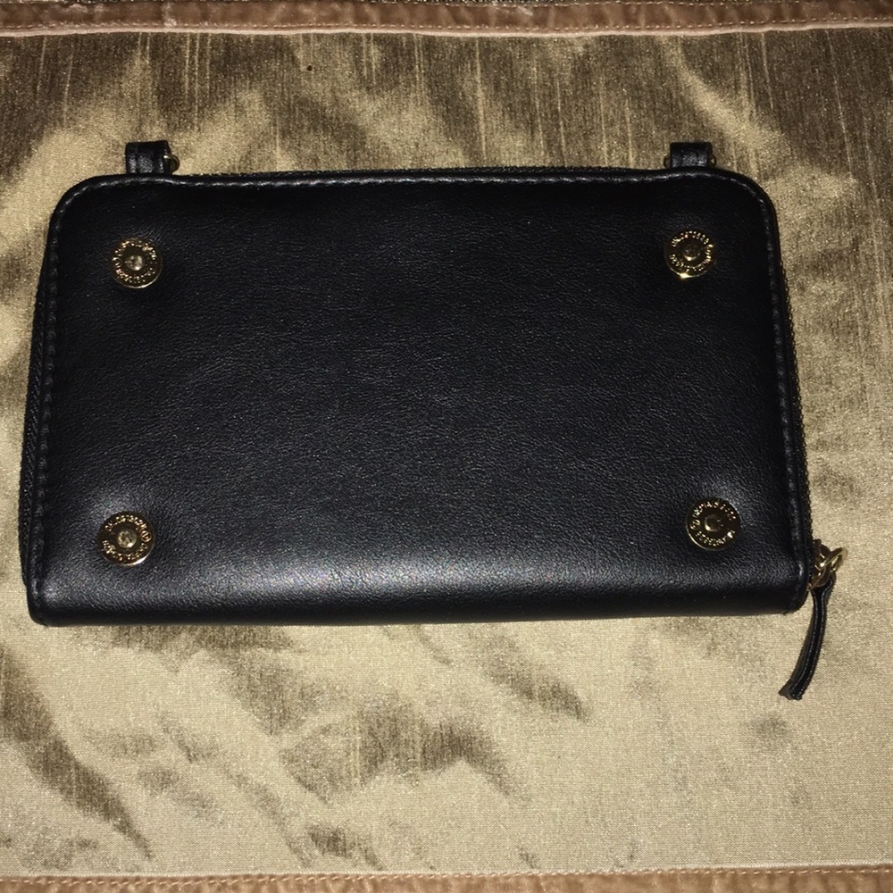 Black 2 in 1 wallet on with removable adjustable strap - Picture 5 of 11